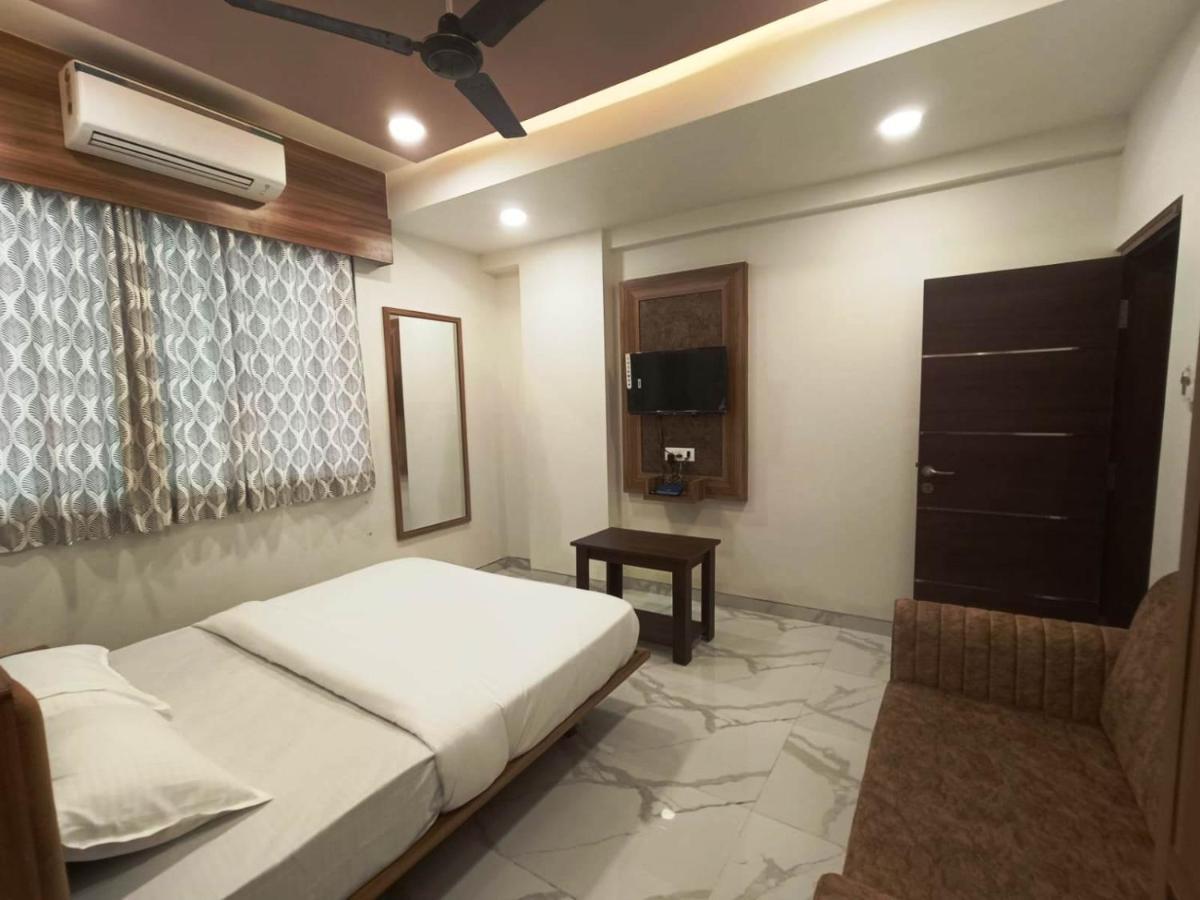 Sai Sagar Lodging & Boarding Ulhāsnagar Dış mekan fotoğraf