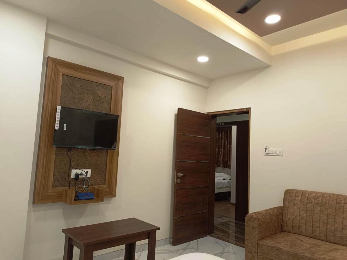 Sai Sagar Lodging & Boarding Ulhāsnagar Dış mekan fotoğraf